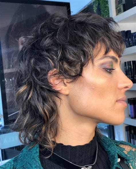 31 Gorgeous Short Curly Hair Styles In 2021 Mullet Hairstyle Hair