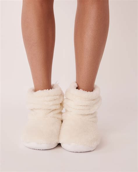 Plush Bootie Slippers Snow White La Vie En Rose