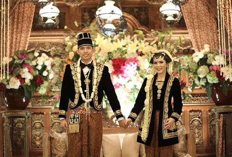 Pakaian pernikahan adat jawa · 1. Pakaian Orang Tua Pengantin Adat Jawa - 40 Inspirasi Model ...