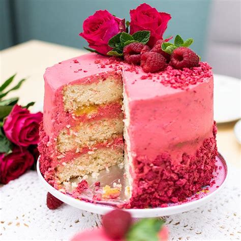 Cake rezepte kuchen und torten rezepte kochen und backen joghurt torte erdbeer kuchen erdbeeren erdbeerkuchen mit mascarpone einfacher nachtisch cupcakes. Himbeertorte mit Kokosböden und einer Frischkäse ...