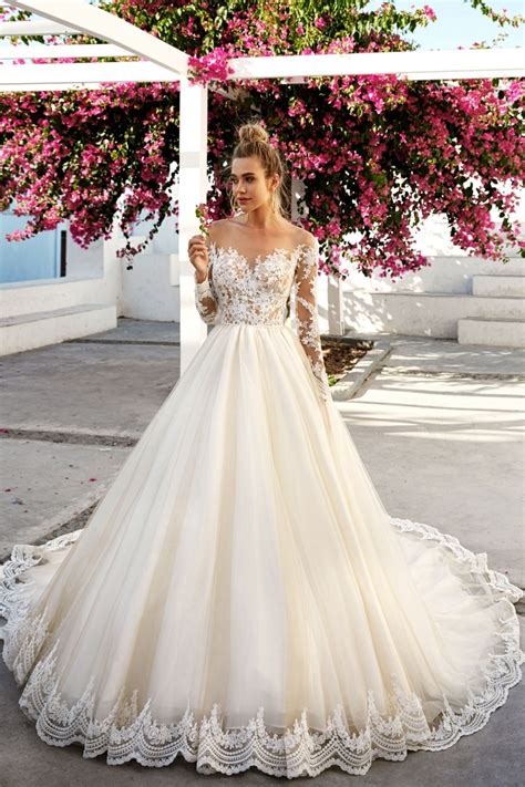 Brautkleid prinzessin bonn mit glitzer. Hochzeitskleider Lange Schleppe | Hochzeit