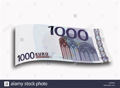 Beschreibung von gutschein über 1000 euro. 1000-Euro-Schein auf weißem Hintergrund, Nahaufnahme ...