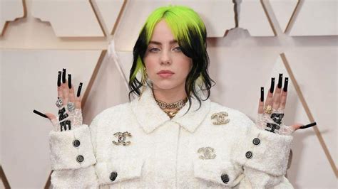 Billie Eilish Protests Body Shaming By Removing Her Shirt In Concert Visual