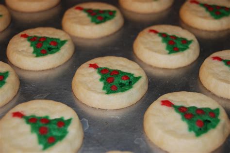 Gradually add sugar, 1 teaspoon vanilla and lemon extract, beating until light. Pillsbury Christmas Cookies | Pillsbury Sugar Christmas Cook… | Flickr