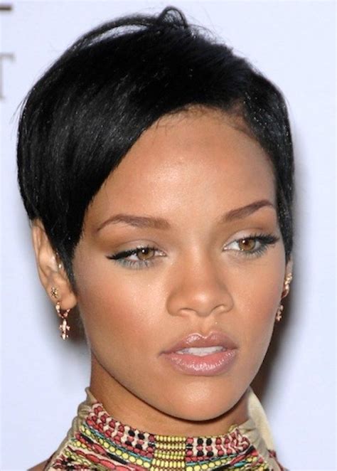 15 Heart Stopping Looks Featuring Rihannas Short Hairstyles Rihanna