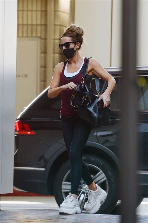 Kate Beckinsale Was Spotted In Ny Wearing Tight Leggings Photos Fappeningtime
