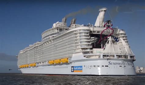 Worlds Largest Cruise Ship Royal Caribbeans Symphony Of The Seas
