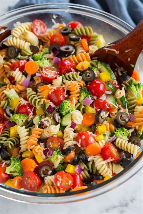 Pasta salad with tomatoes, mozzarella, and chickpeas. Easy Pasta Salad Recipe (The Best!) - Cooking Classy