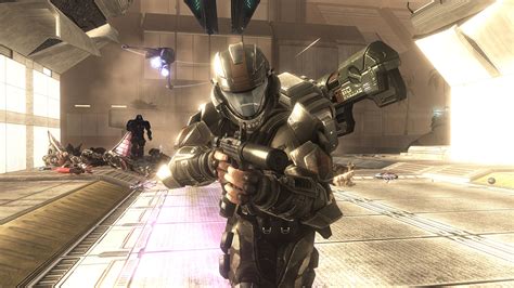 Reach'de anlatılan kahraman noble six ekibinin başarısıyla başlayıp halo 4'te yeni bir zorlu düşmanın ortaya çıkmasıyla. Halo 3 ODST - Near-Release Visual Assets