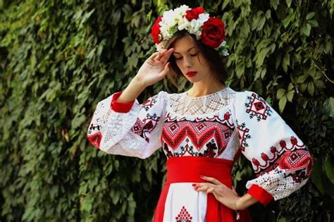 В этот день на улицах можно видеть людей, одетых в традиционные вышитые сорочки. Joinfo - Главные новости дня в Украине и в мире! : День ...
