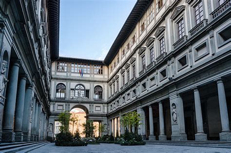 A Graphic Cocoon: Renovations to Florence's Uffizi Gallery Show Layers ...