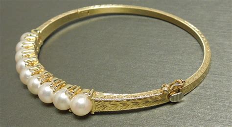 14k Gold 040tcw Brilliant Diamond Cultured Pearl Bangle Bracelet
