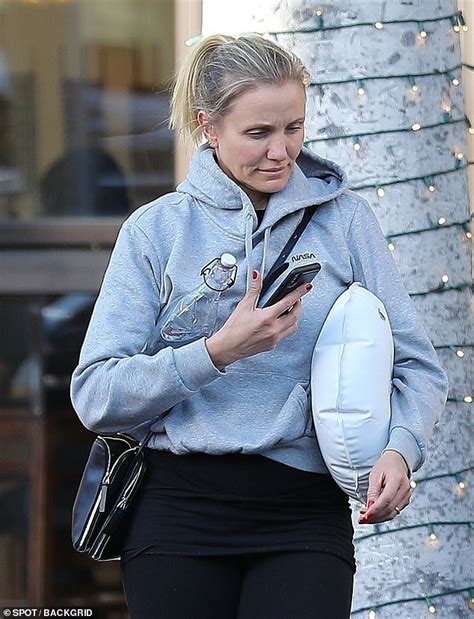 Cameron Diaz Goes Makeup Free In A Nasa Hoodie For Trip To Beverly
