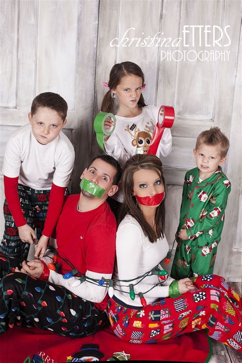 10 Stylish Kids Christmas Photo Shoot Ideas 2024