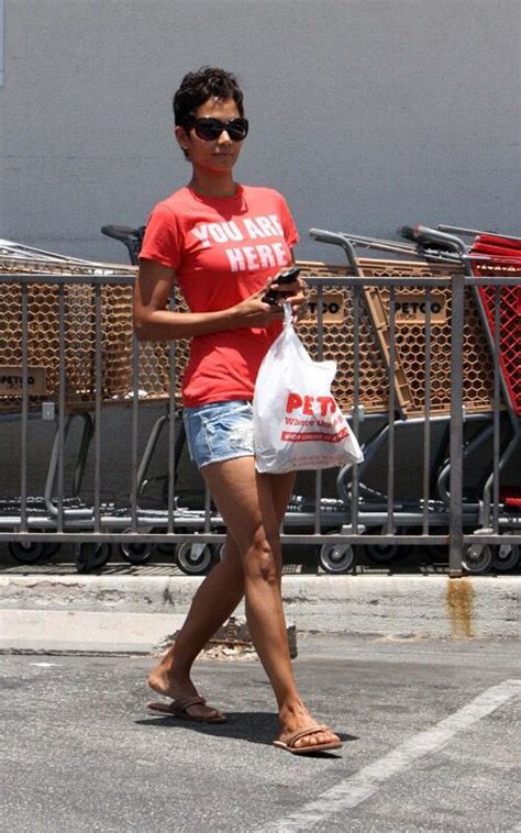 Pin By Alicia Asensio On Halle Berry Casual Everyday Style Halle