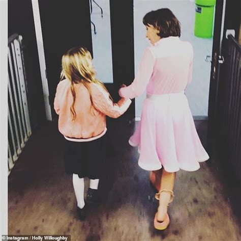 Holly Willoughby Snaps Daughter With Dancing On Ices Didi Conn Daily Mail Online