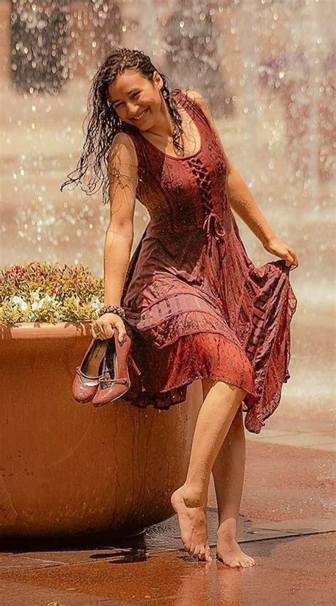 lovely lovely rain drops summer rain kadın yağmur fotoğrafçılığı güzel kadınlar
