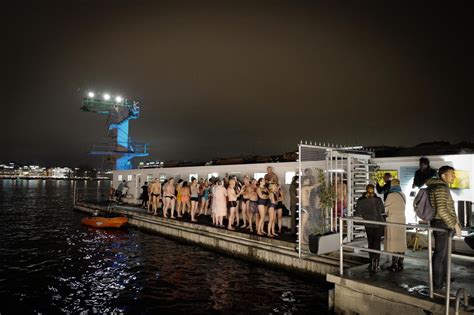 Natation Aux Bains Des Paquis Le Calendrier Des Nageurs à La Belle étoile Soffre Une Affiche