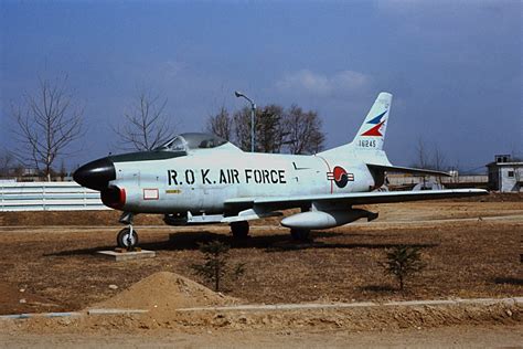 Rok Fighter Jet Korean War Era Jet On Display At Suwon Afb Flickr
