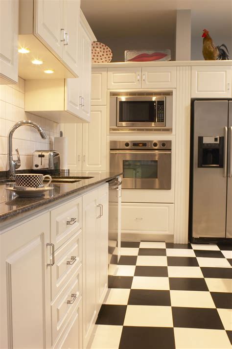 For some reason even if one wants to remove it, then this leaves no subdue behind it. How to Coordinate Floor Tile Color & Countertops | Kitchen ...