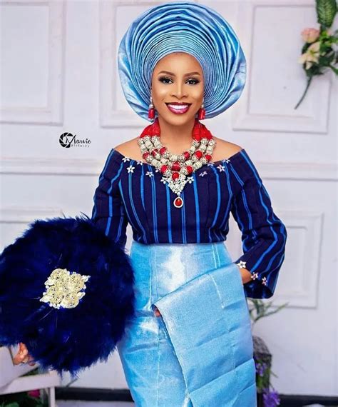 36 Gorgeous Aso Oke Styles For The Chic Yoruba Bride Svelte Magazine Yoruba Bride Nigerian
