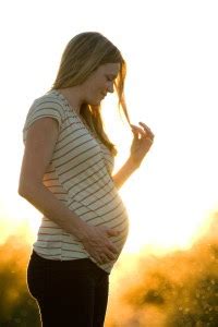 When you start to show during pregnancy depends on many factors. When do pregnant women start showing - Best things you can ...