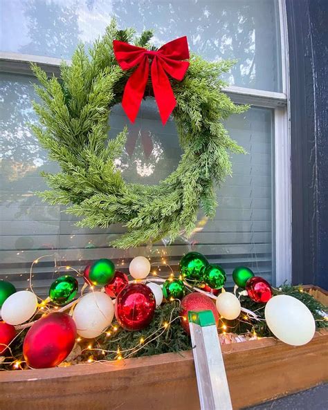 40 Best Christmas Window Decorations Christmas Window Ideas