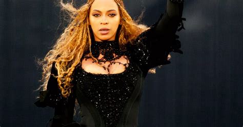 beyonce flashes her bum as she wows the sold out crowd at wembley mirror online