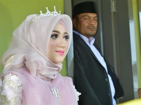 Istri Secantik Barbie Foto Pernikahan Kepala Desa Di Lhokseumawe Viral