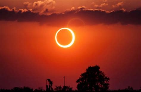 Sebagaimana posisi yang disinggung diatas, hal ini akan membuat bumi tertutupi cahaya matahari karena bulan. Gerhana Matahari Cincin yang Terjadi Pada 21 Juni 2020 Tak ...