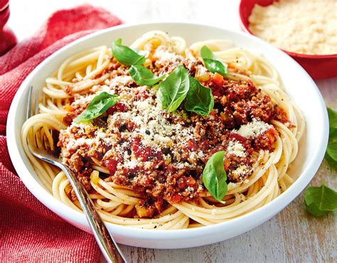 Spaghetti makes a great inexpensive meal that cooks up fast. Slanke Spaghetti Bolognese Saus » Makkelijk Afvallen