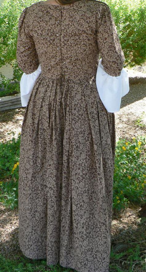 Colonial 18th Century Day Dress In Cotton Calico Historical Design