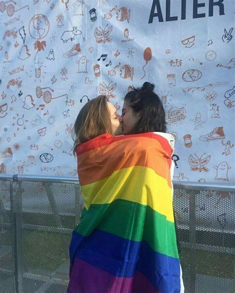 Quiero Sacarme Una Foto Así Con Ella Uwu Lesbian Sex Cute Lesbian Couples Lesbian Love Cute