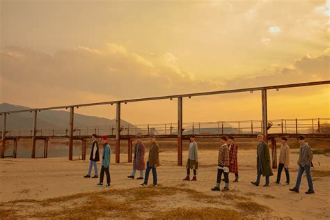 The group has 10 members: Pentagon Profile - K-Pop Database / dbkpop.com