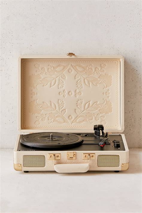 The design is minimalistic and simple. Crosley UO Exclusive Cruiser Folklore Floral Bluetooth ...