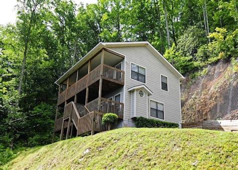 4 Of Our 2 Bedroom Gatlinburg Cabins That Are Perfect For Families