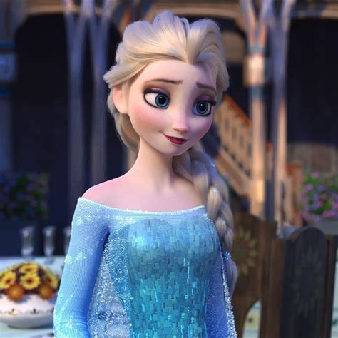 Queen Elsa A Sight To Behold An Elsa A Day Keep Us Fans Happy