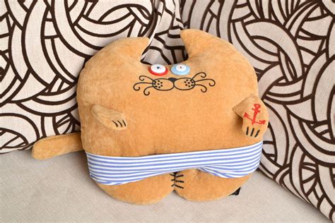 Wir haben die accessoires für ihr… MADEHEART > Künstlerisches lustiges Kissen für Sofa ...