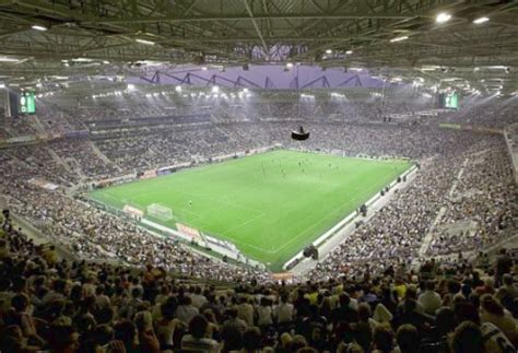That´s the stadium by night. Borussia Monchengladbach 1-0 Liverpool FC - Anfield Online