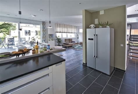 Offene Wohnlandschaft mit Küche Esszimmer Wohnzimmer