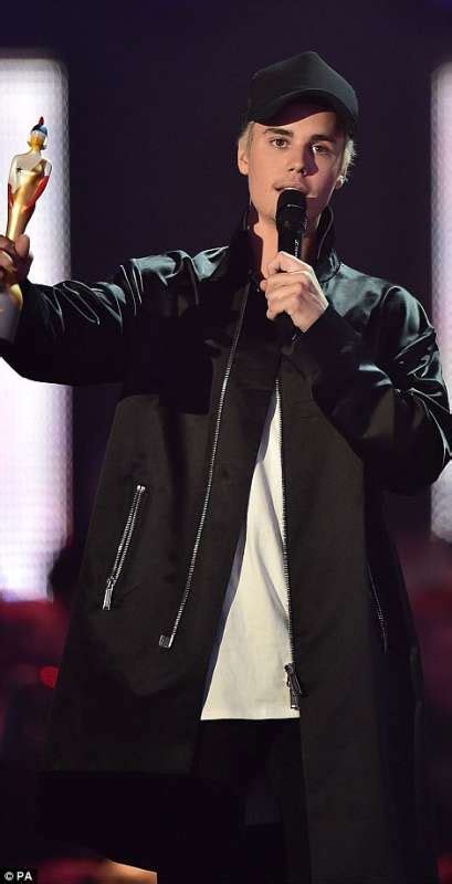 Justin Bieber Ai Brit Awards Dago Fotogallery