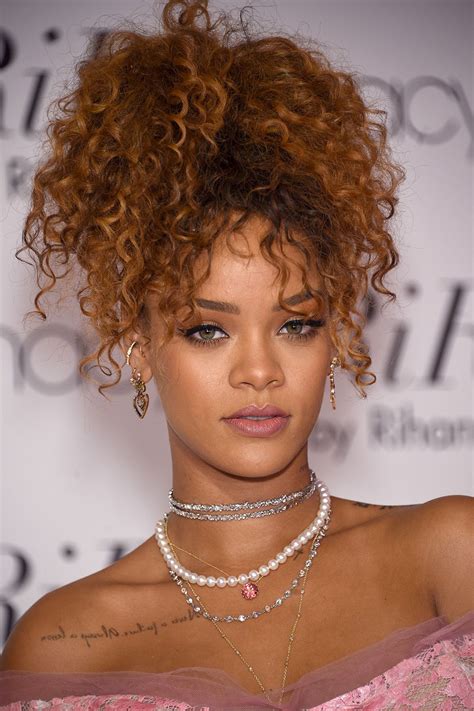 Heres How To Master The Pineapple Ponytail Rihanna Hairstyles Curly