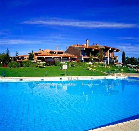 Mejores Paradores con piscina cerca de Madrid | España en pareja