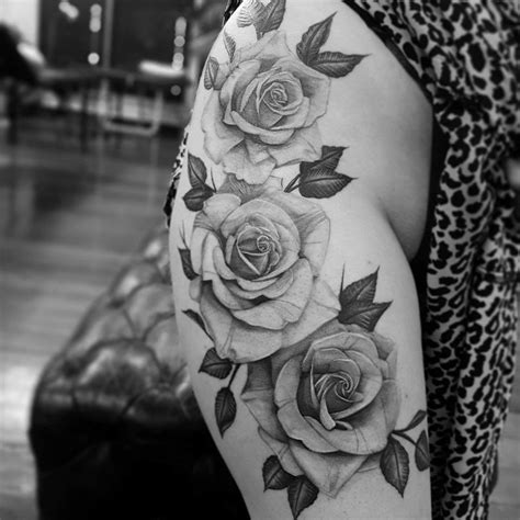 roses-on-hip-tattoo-by-alexandyr-valentine-@alexandyrvalentine-hip-tattoo,-flower-hip-tattoos