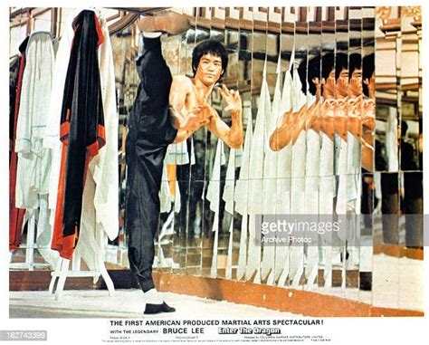 Bruce Lee Enter The Dragon Stock Fotos Und Bilder Getty Images