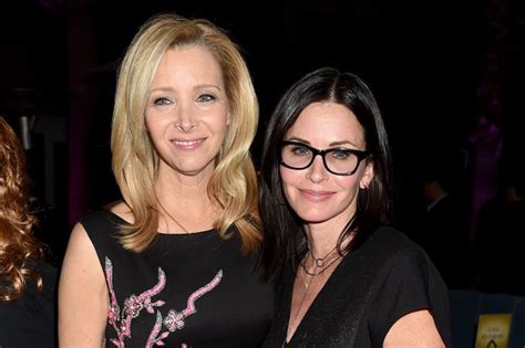 Courteney Cox And Lisa Kudrow Just Had A Friends Reunion In Central