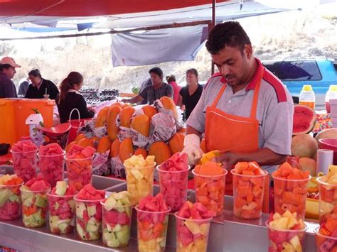 Contoh produk ialah komponen kereta. 1. Berniaga Buah Potong