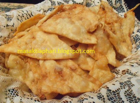 Tenang saja.karena berikut ini merupakan resep membuat kue jalangkote yang enak yang bisa anda coba di rumah. Kumpulan Resep Masakan Rumahan Sederhana Praktis: Resep Kue Bawang Pedas Renyah Dan Lezat