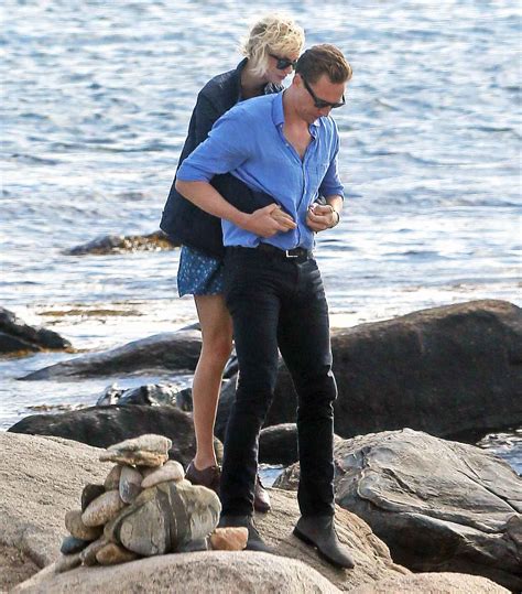 Taylor Swift Tom Hiddleston Romantic Kiss In Rhode Island Pics