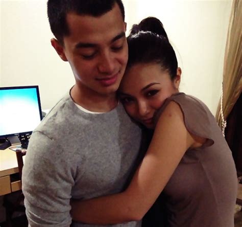 Sultan kelantan sultan muhammad v terkenal kisah cintanya dengan miss rusia oksana voevodina. Fuh Fanas: Neelofa Peluk Mesra seorang lelaki Panass!!